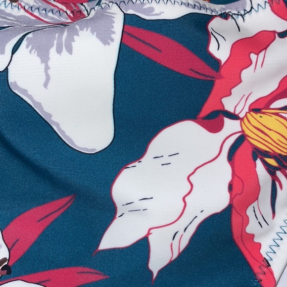 •CUPSHE•NWT DEEP BLUE, RED & WHITE  FLORAL BIKINI BOTTOMS SIZE MEDIUM - Picture 6 of 8